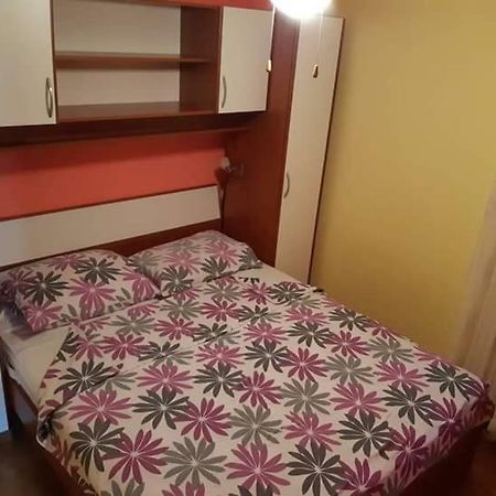 Apartmani Katica ヴィル エクステリア 写真