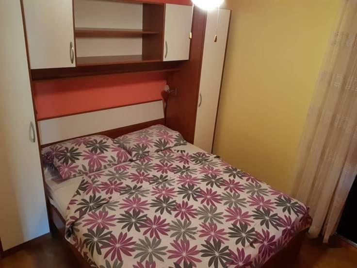 Apartmani Katica ヴィル エクステリア 写真